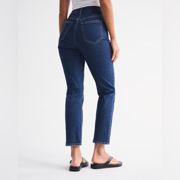 Abercrombie Curve Love Ultra High Rise Ankle Straight Jean Dark Wash Size 27 - 4 - Picture 4 of 14